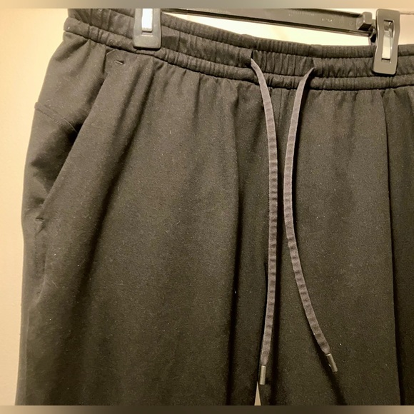 Lululemon Soft Jersey Classic-Fit Mid-
Rise Jogger - Picture 8 of 9